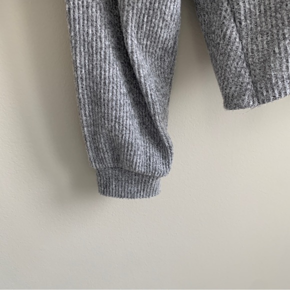 ✨2/$30✨ Noisy May Grey Open Back Sweater - Picture 3 of 6